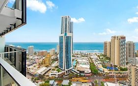 Circle On Cavill - Hosted By Coastal Letting Co.